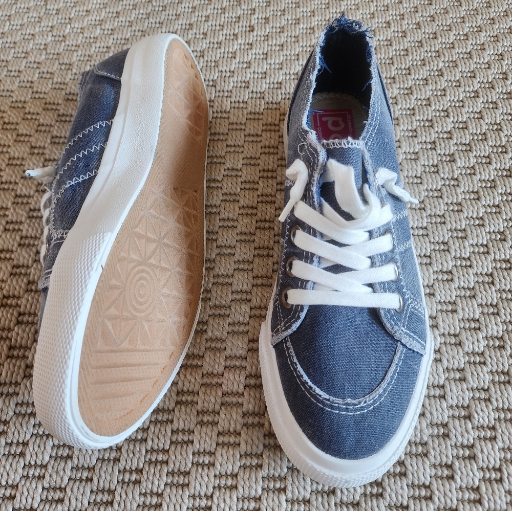 POP Comfort Fit Sneakers Size 6